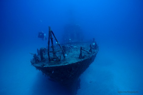 I didn't even make it around to this end of the boat. I was too busy having fun in the rear. 