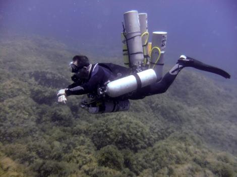 Steve, one of my sidemount instructors, demonstrating the Razor Harness.